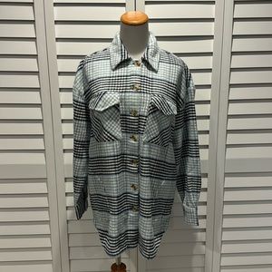 Studio Park NWOT Oversized Plaid Top with Pockets in 100% Cotton.